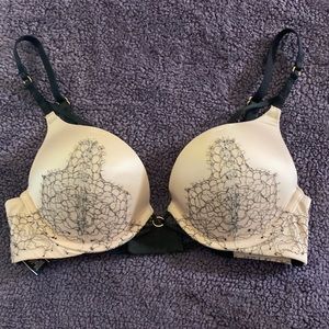 Victoria’s Secret Bombshell Add-2-Cups Plunge Bra 32B